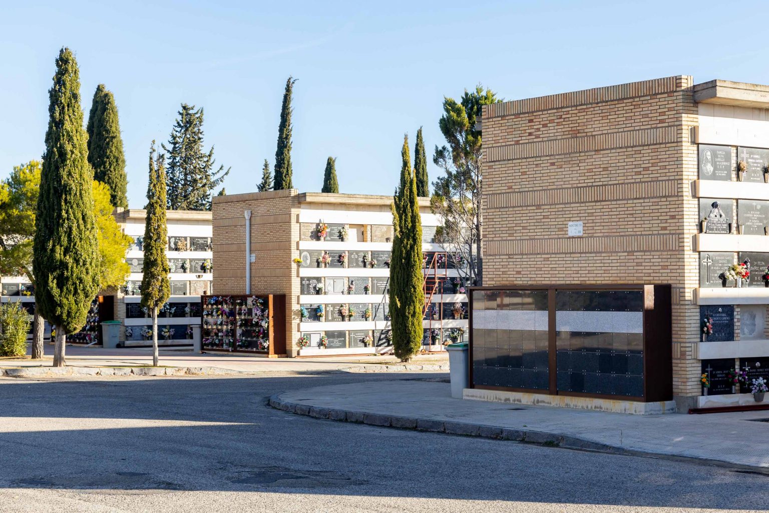 Dispositivo especial de Todos los Santos en el cementerio de Torrero