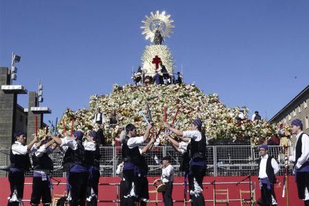 ¿A qué hora es el acto de colocación de la Virgen en la Plaza del Pilar?