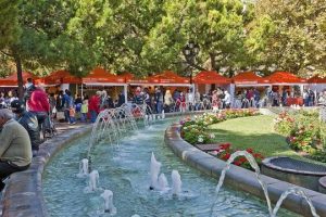 Muestra de artesanía Pilares 2024 en la Plaza de los Sitios