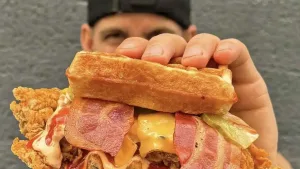 Pollos Muñoz, la Food truck de Dabiz Muñoz vuelve a Zaragoza para el Pilar