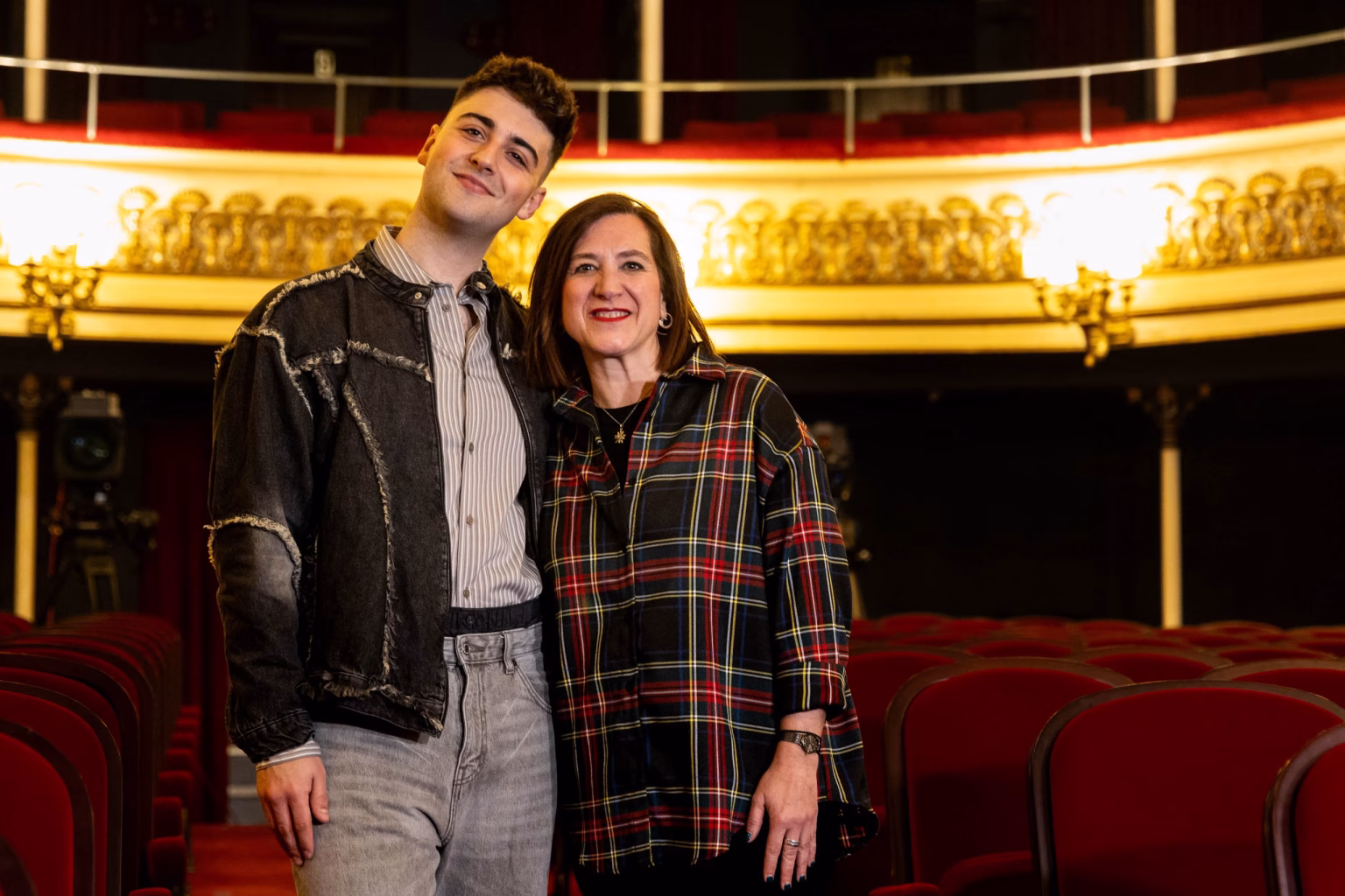 Juanjo Bona llena el Teatro Principal con su gira ‘Tan mayor y tan niño’