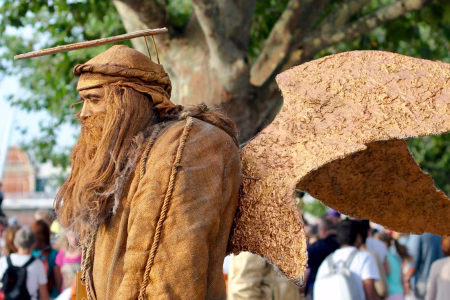 El Ayuntamiento de Zaragoza lanza un nuevo concurso de esculturas vivientes para las Fiestas del Pilar 2025