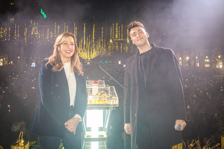 Zaragoza da comienzo a la Navidad ante 60.000 personas