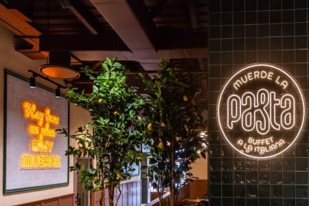 Muerde la Pasta vuelve a Puerto Venecia: fecha, horarios y cómo conseguir uno de sus 150 buffets gratis